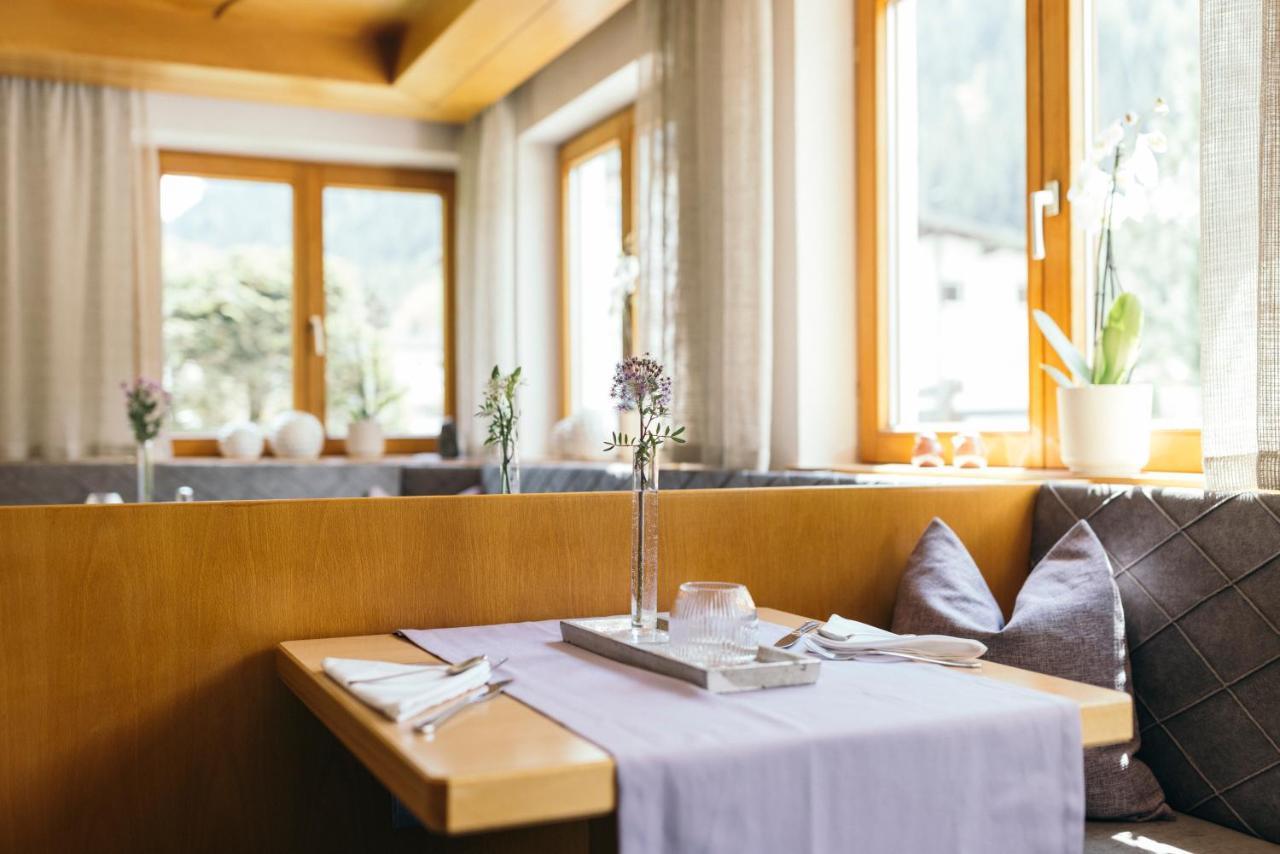Hotel Garni Romantika Sankt Leonhard im Pitztal Dış mekan fotoğraf