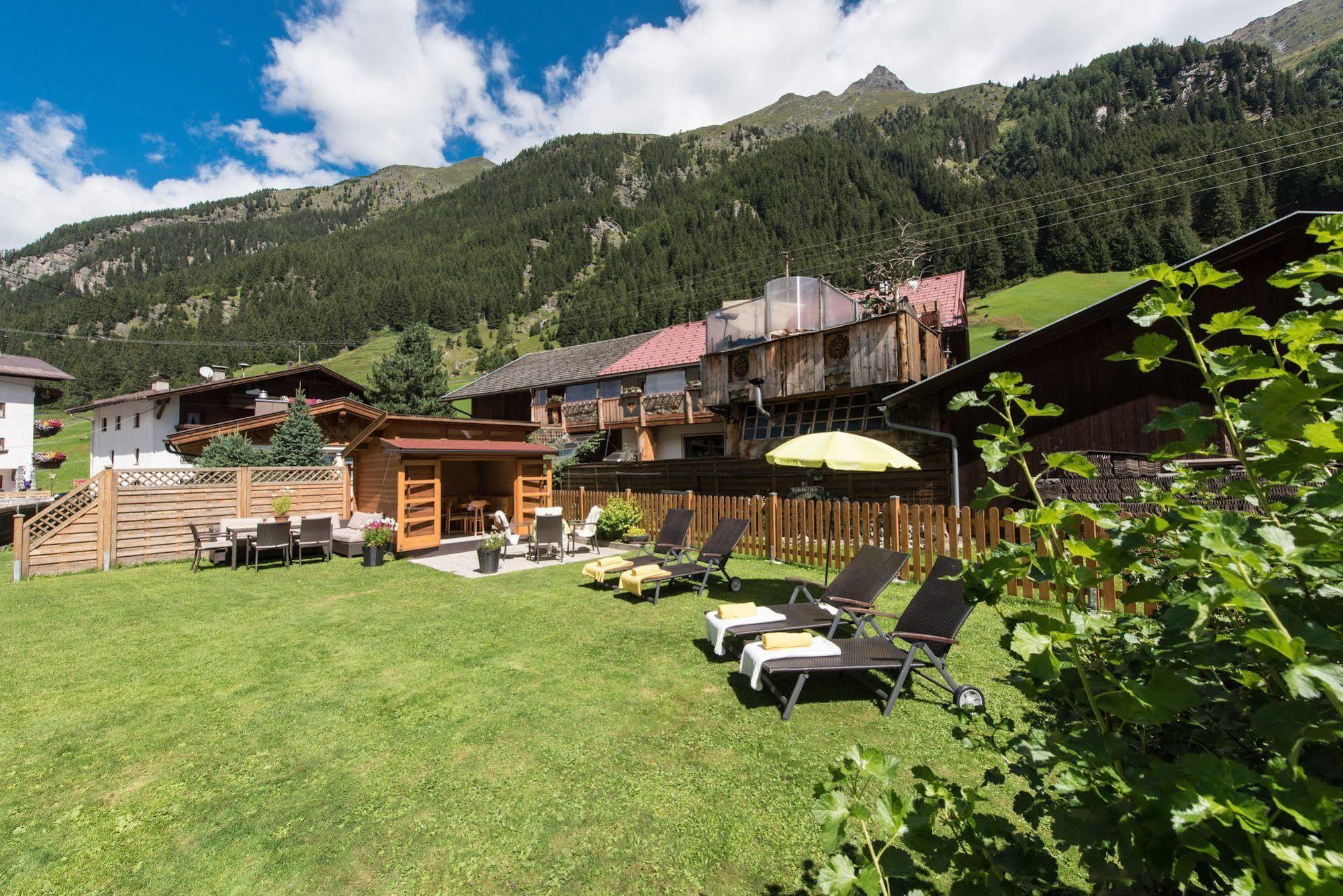 Hotel Garni Romantika Sankt Leonhard im Pitztal Dış mekan fotoğraf