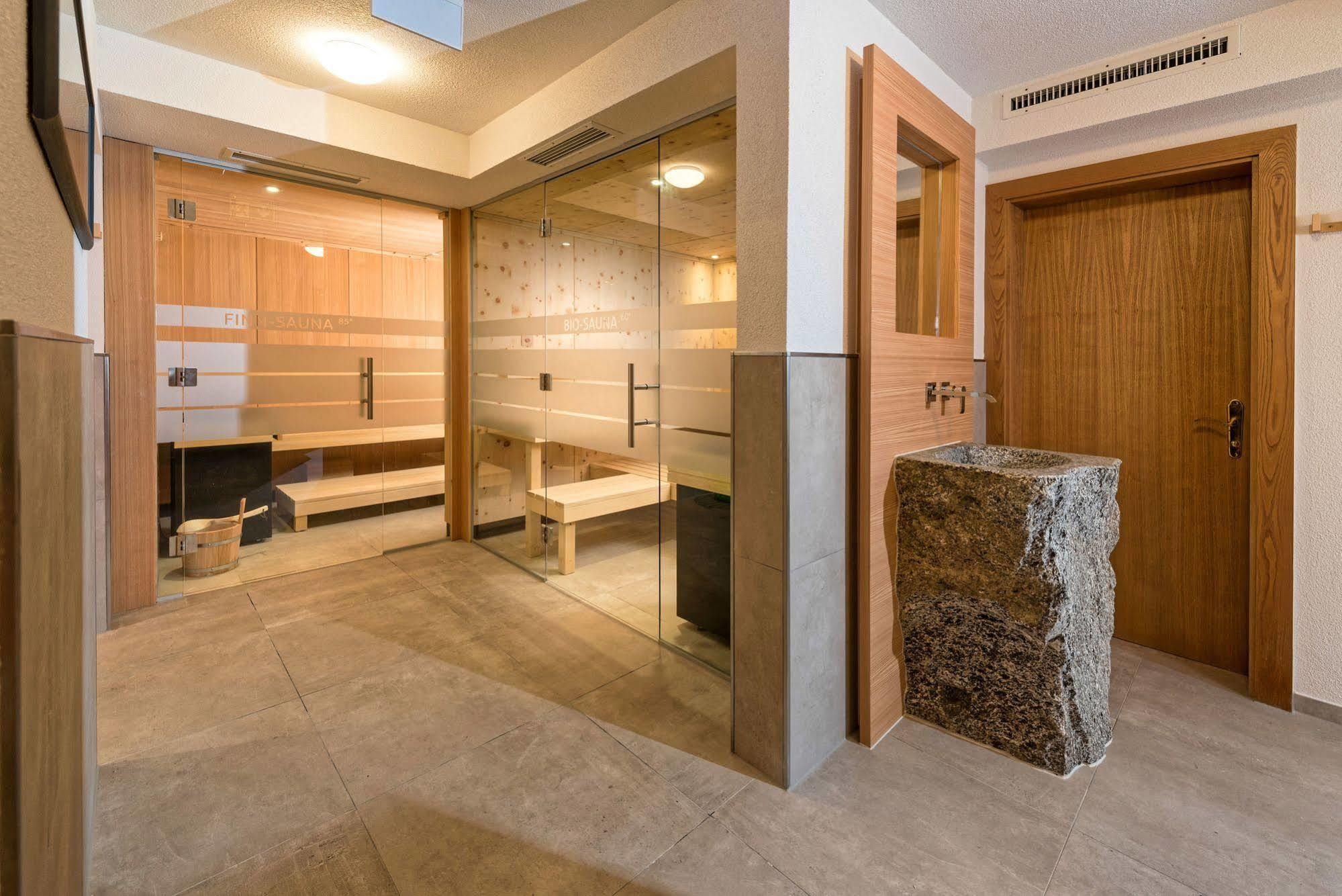 Hotel Garni Romantika Sankt Leonhard im Pitztal Dış mekan fotoğraf