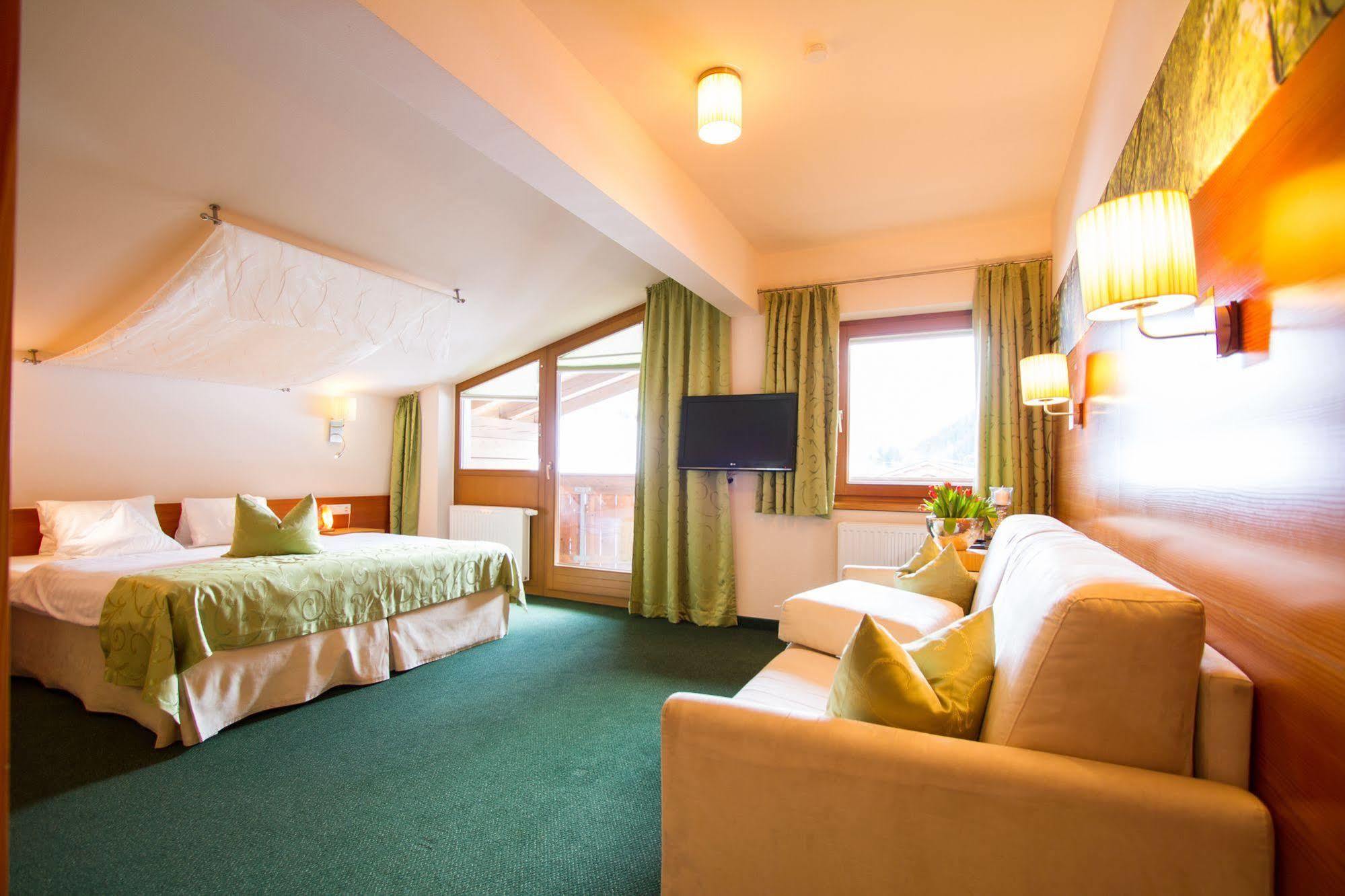 Hotel Garni Romantika Sankt Leonhard im Pitztal Dış mekan fotoğraf