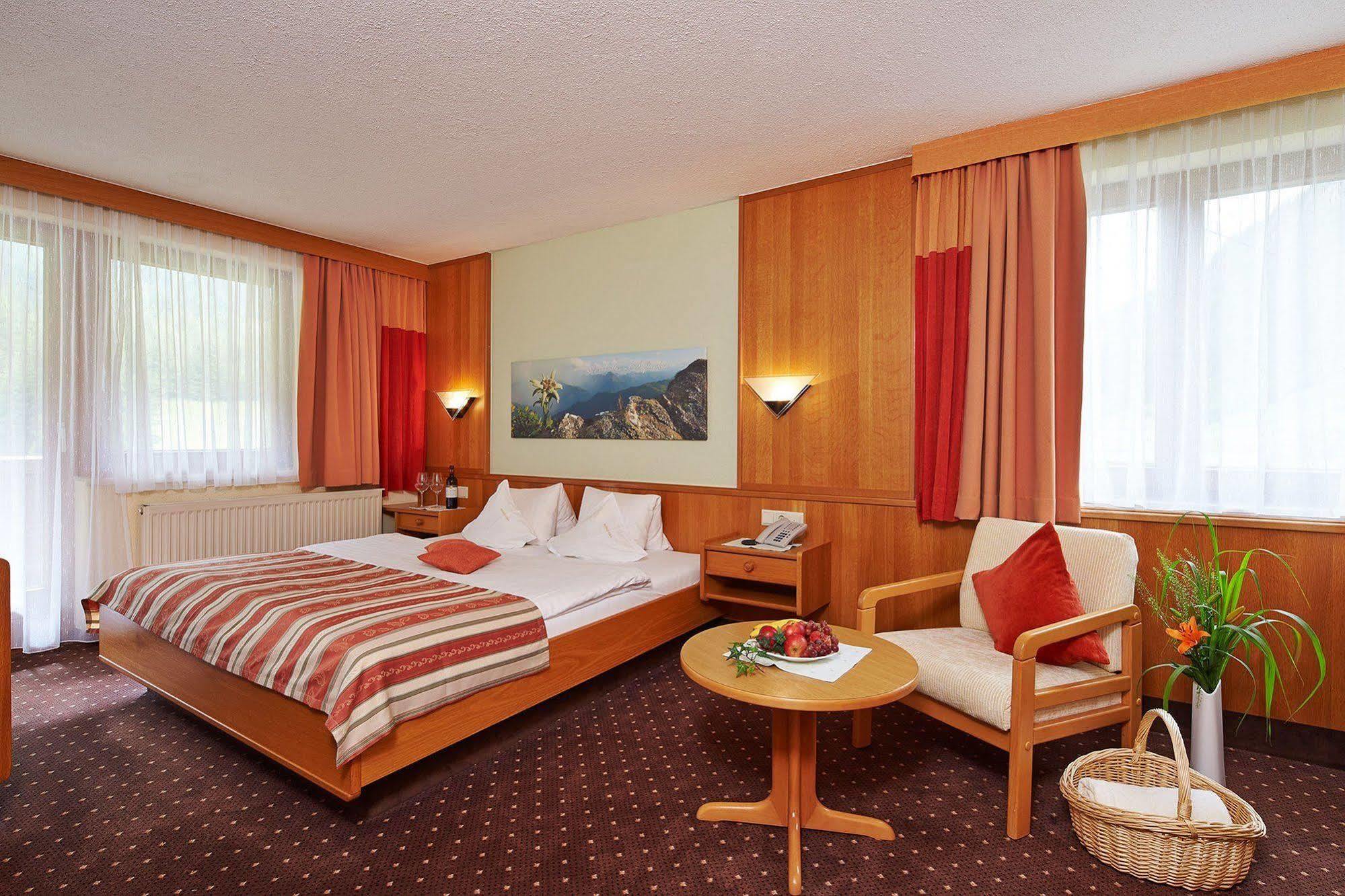 Hotel Garni Romantika Sankt Leonhard im Pitztal Dış mekan fotoğraf
